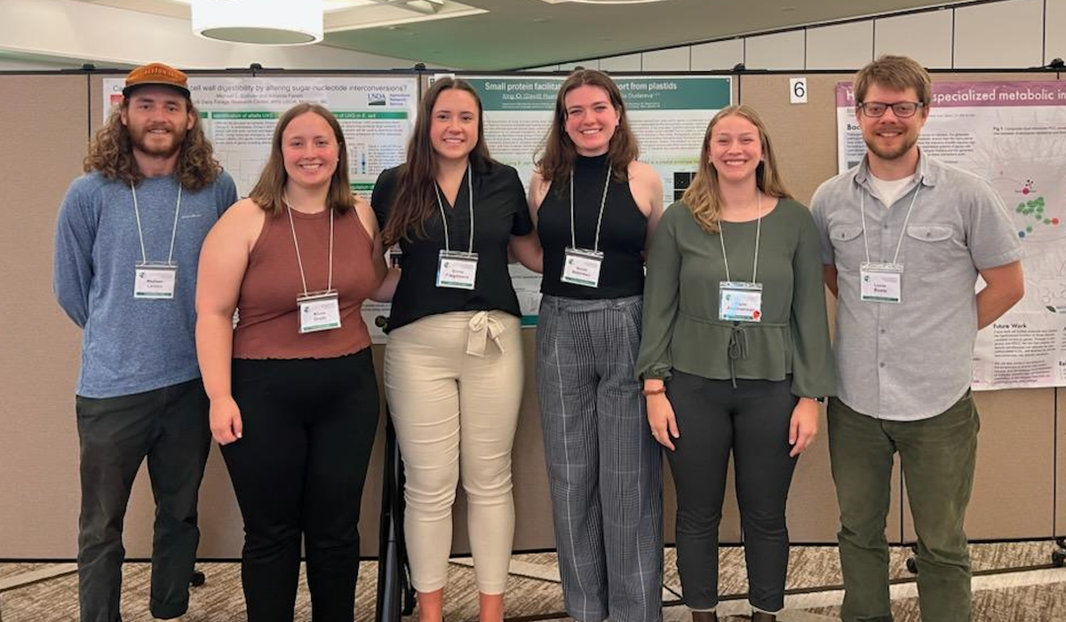 Luke Busta and students at the Phytochemical Society of North America